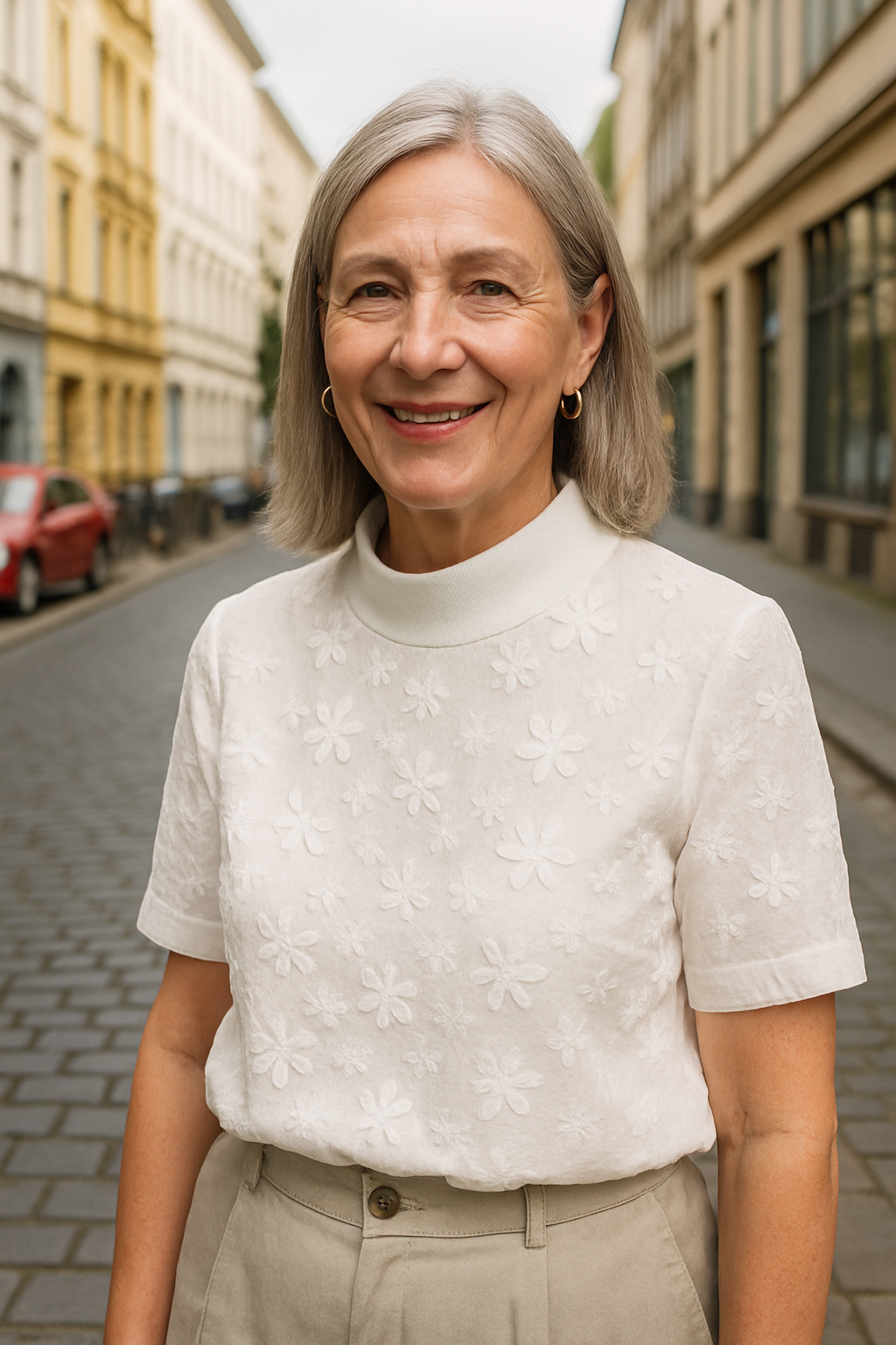 Noelle | Weiß bestickte Bluse mit Stehkragen