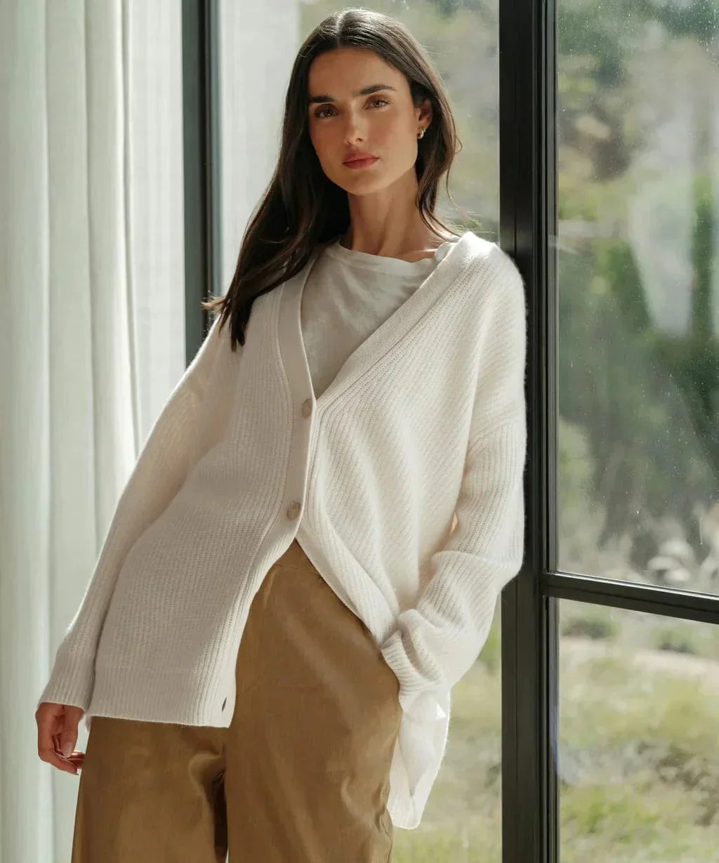 Lena | Bequeme Strickjacke für kühle Herbsttage