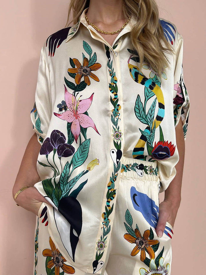 Moderne, anspruchsvolle Satinbluse mit einzigartigem Druck und übergroßer Bluse