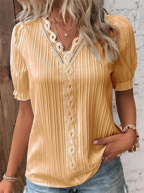 Elegantes monochromes Shirt mit V-Ausschnitt und Spitze