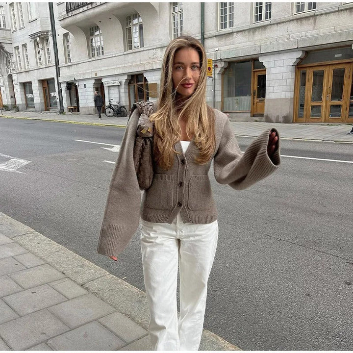 Elma | Klassische gestrickte Damenstrickjacke