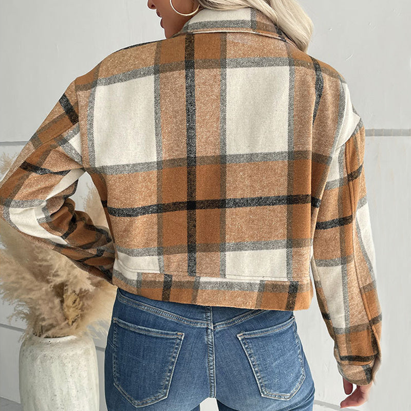 Gekürzte Jacke mit kariertem Revers