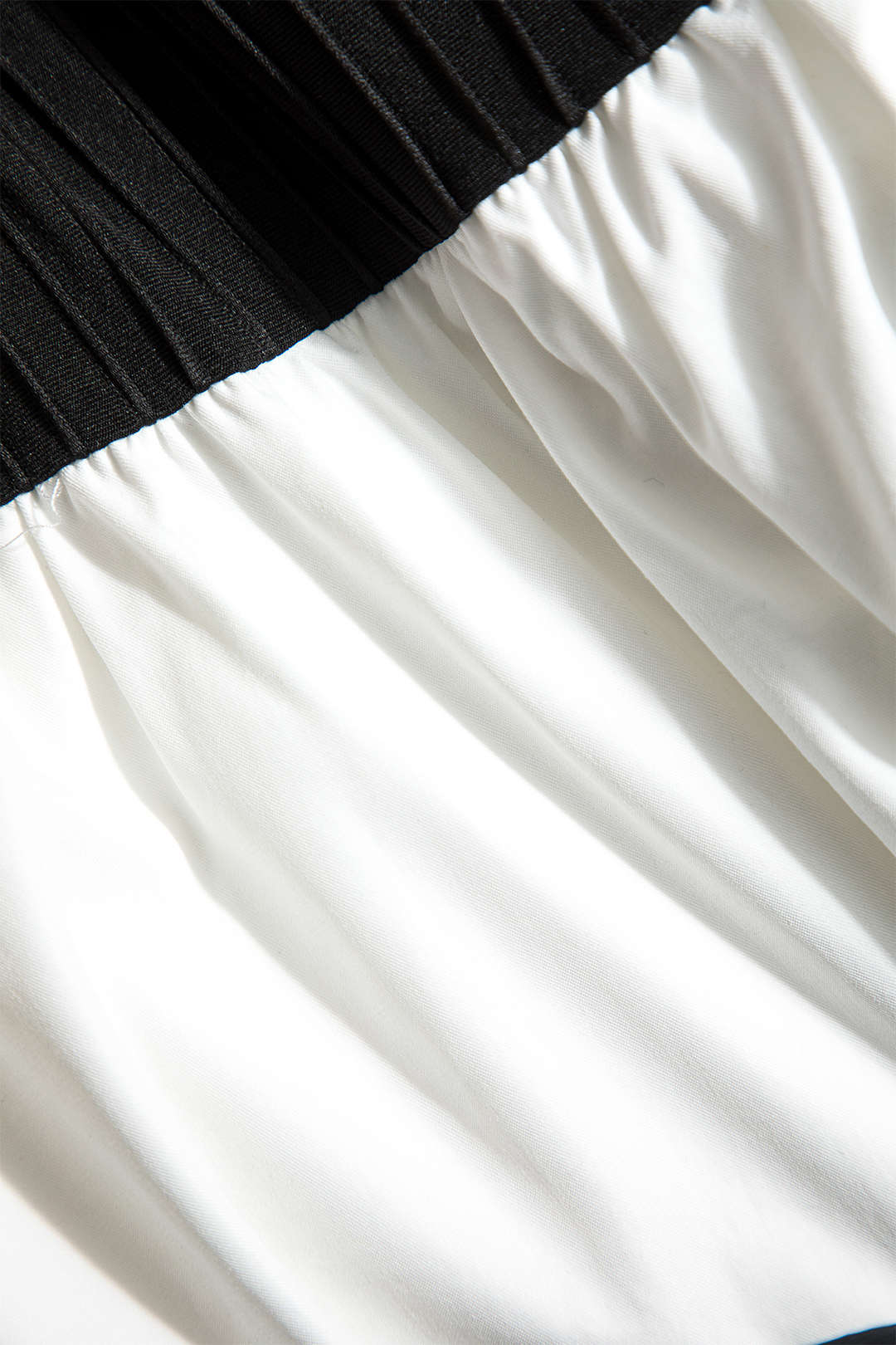 Minikleid mit geripptem Kontrastsäume-Design