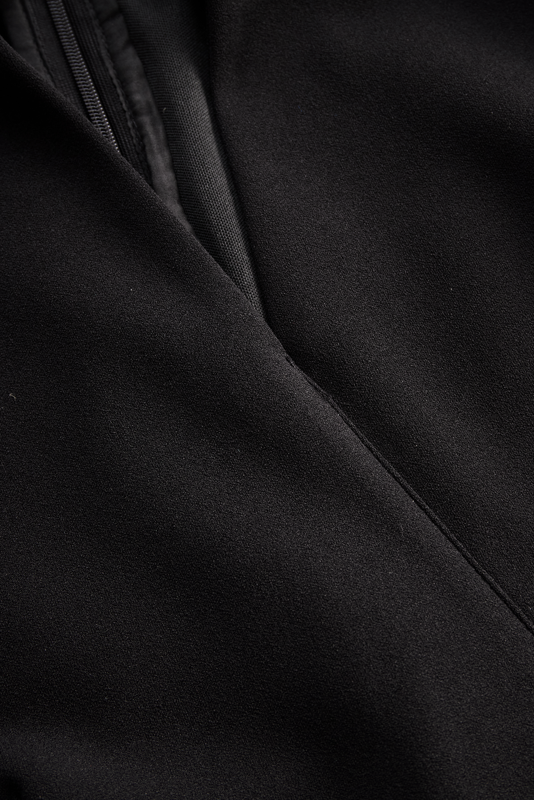 Elena | Modernes schwarzes Kleid Damen mit Stehkragen