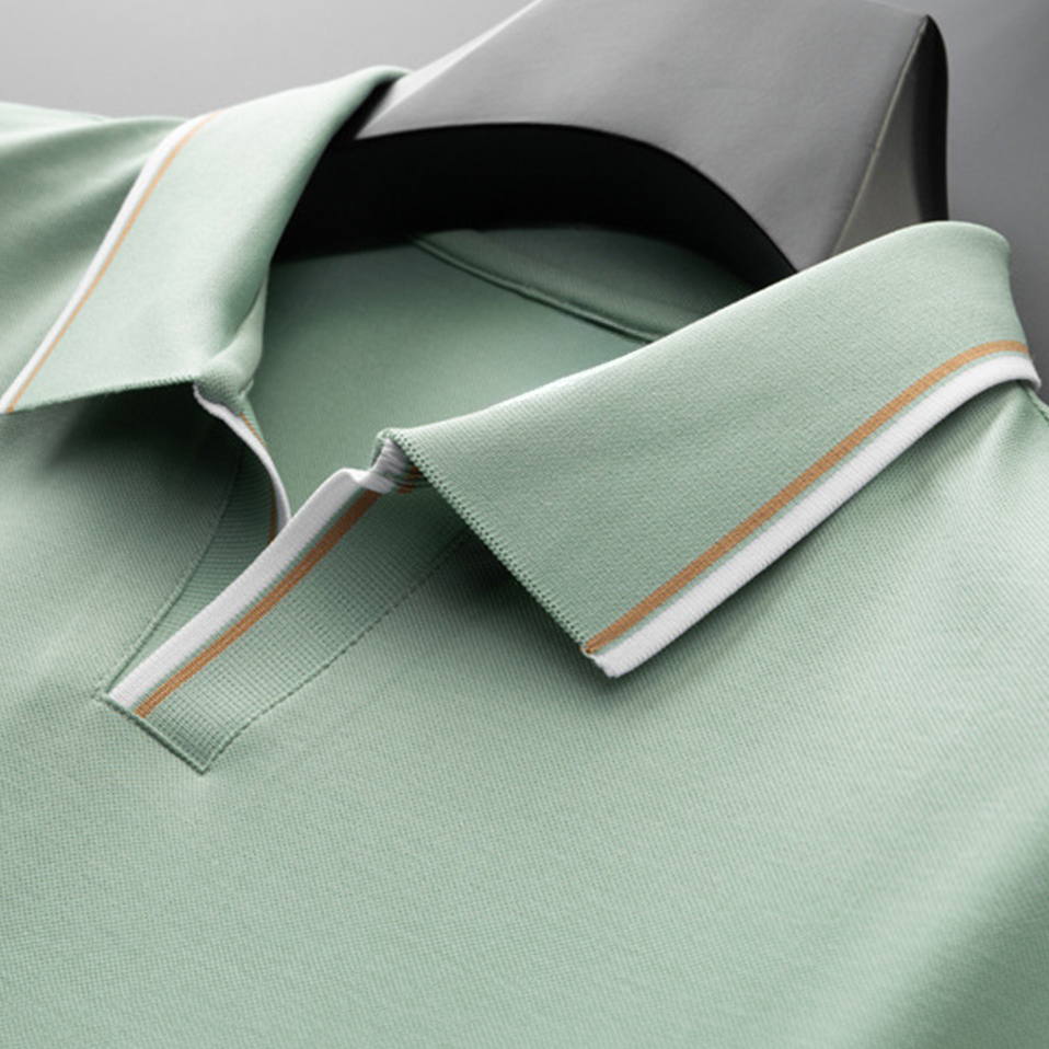 Seidenbreeze Poloshirt für elegante Sommerlooks