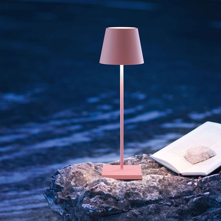 Verstellbare hohe Tischlampe für stilvolle Beleuchtung