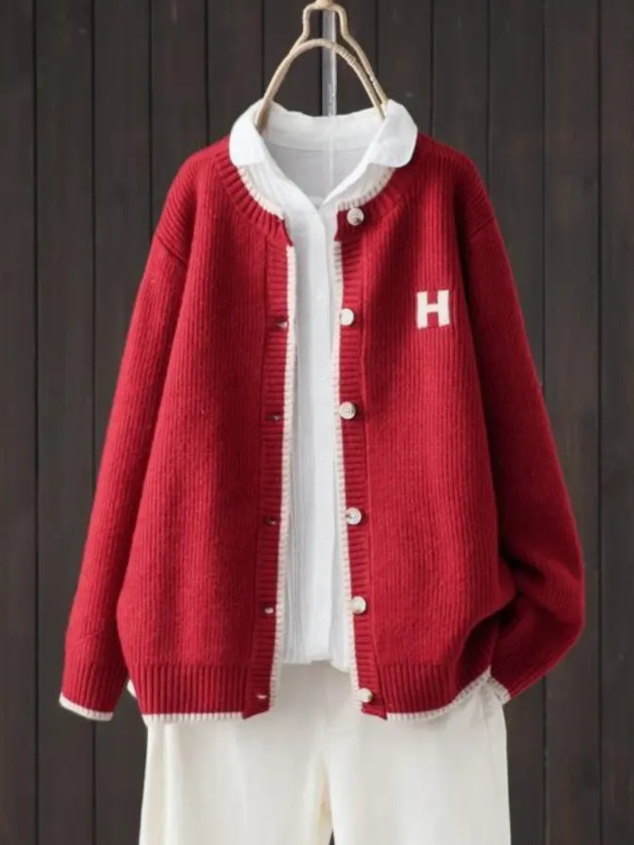 Clara | Klassischer Cardigan mit feiner Strickstruktur