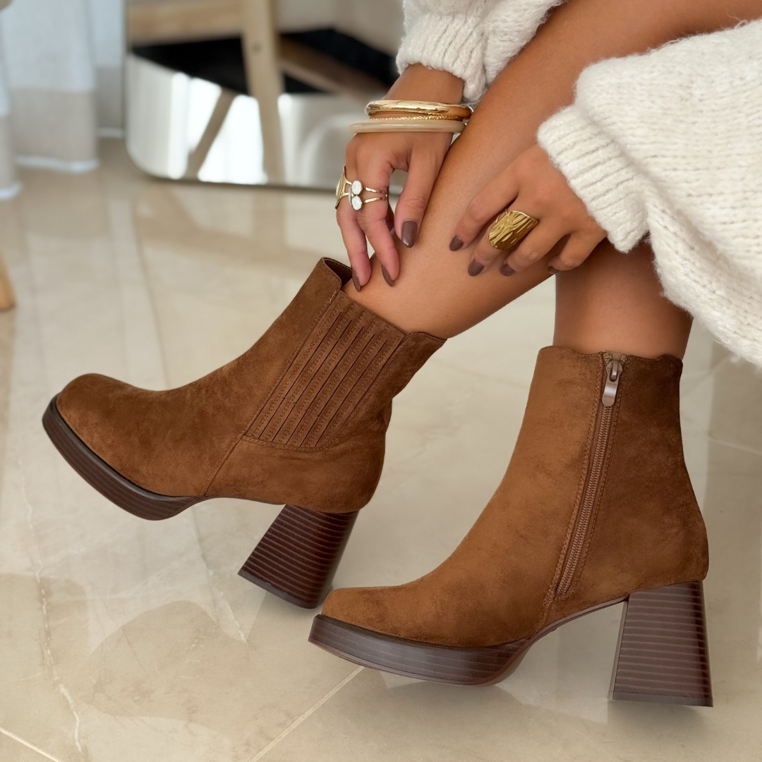 Lena | Elegante Camel-Boots im zeitlosen Design