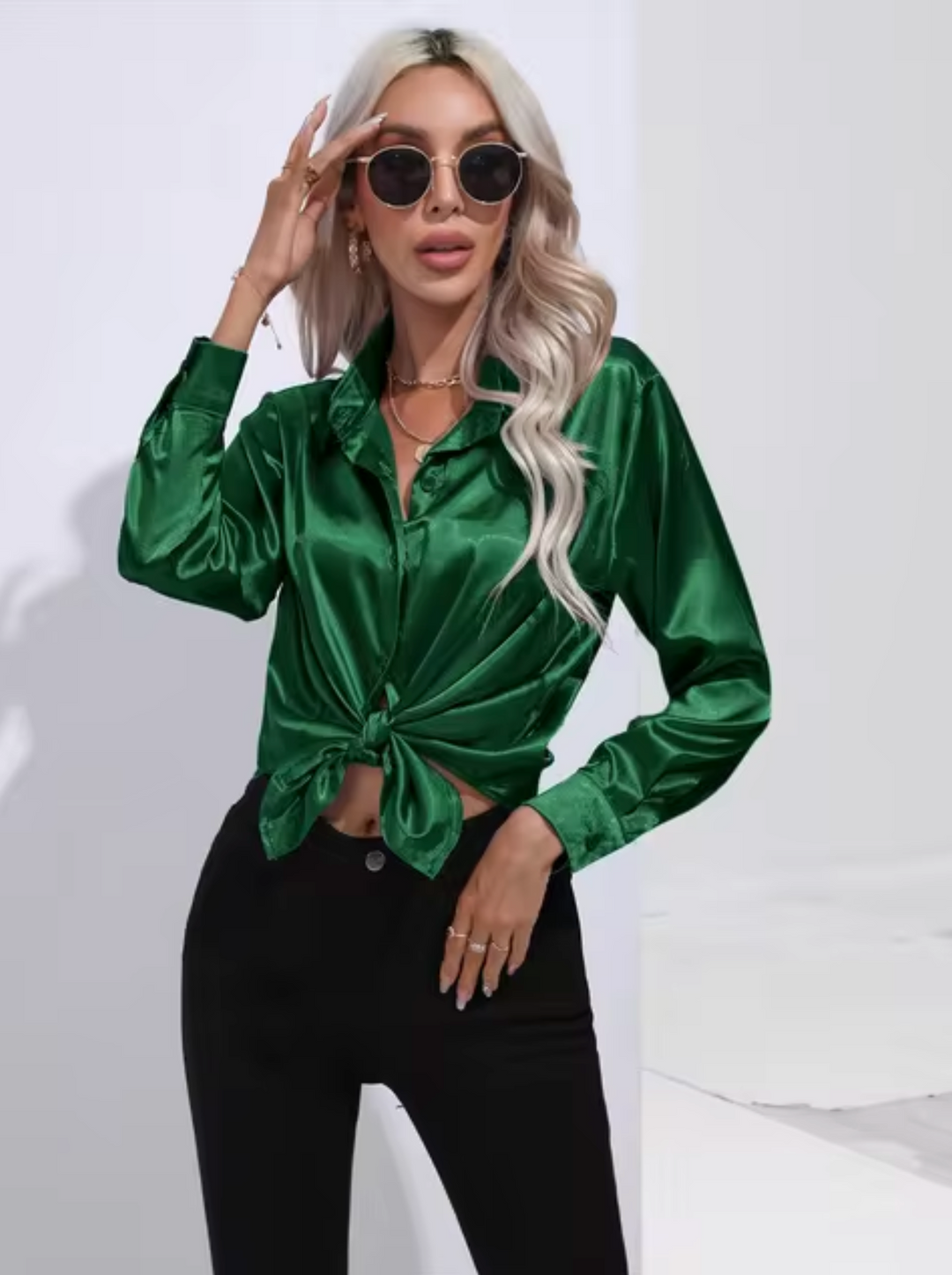 Satinbluse mit langen Ärmeln und elegant schimmerndem Glanz