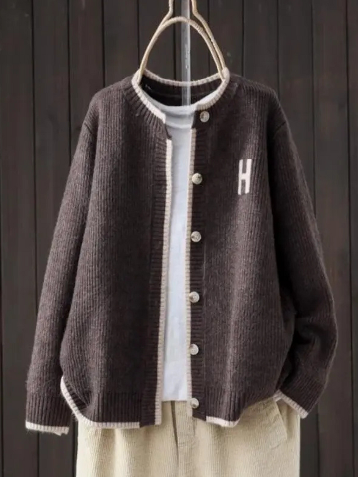 Clara | Klassischer Cardigan mit feiner Strickstruktur