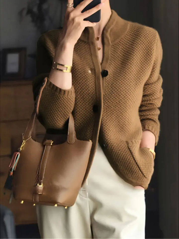 Felicia | Zeitlose Strickjacke für jeden Anlass