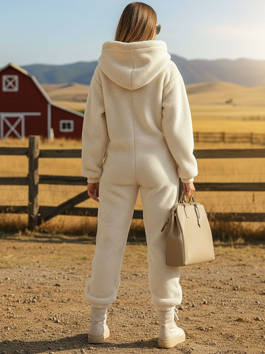 Sophie | This Lässiger Fleece-Jumpsuit mit Kapuze