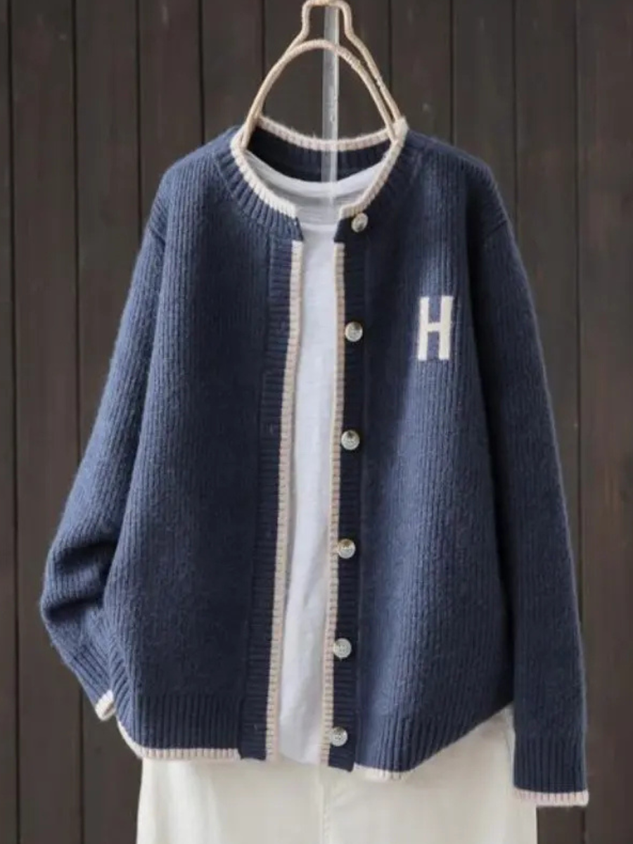 Clara | Klassischer Cardigan mit feiner Strickstruktur