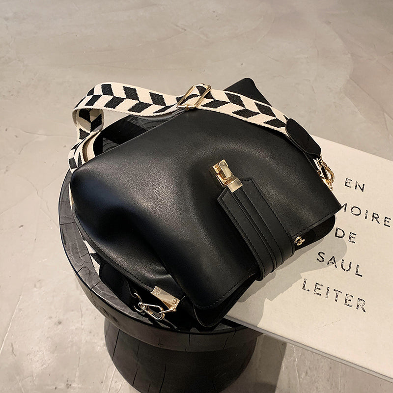 Carlotta Retro Eimertasche für Vintage-Looks mit modernem Flair