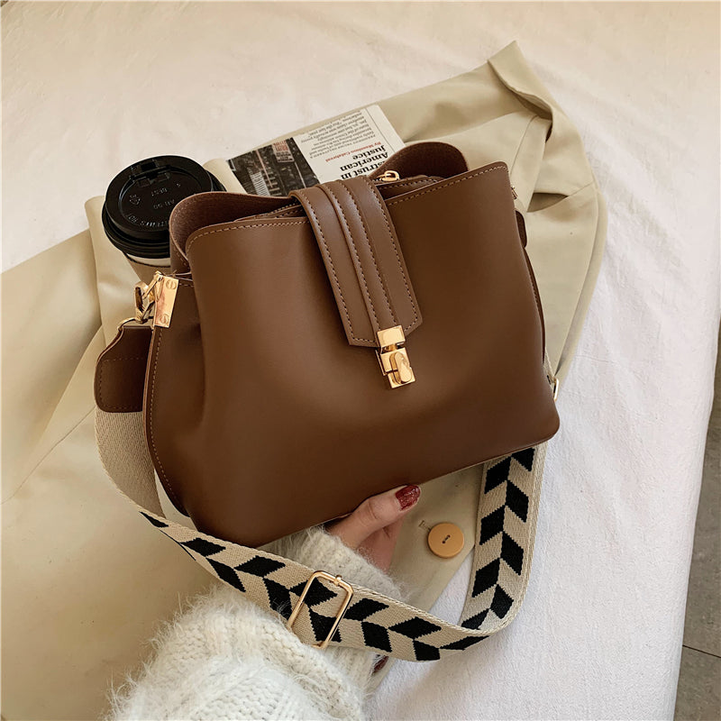 Carlotta Retro Eimertasche für Vintage-Looks mit modernem Flair