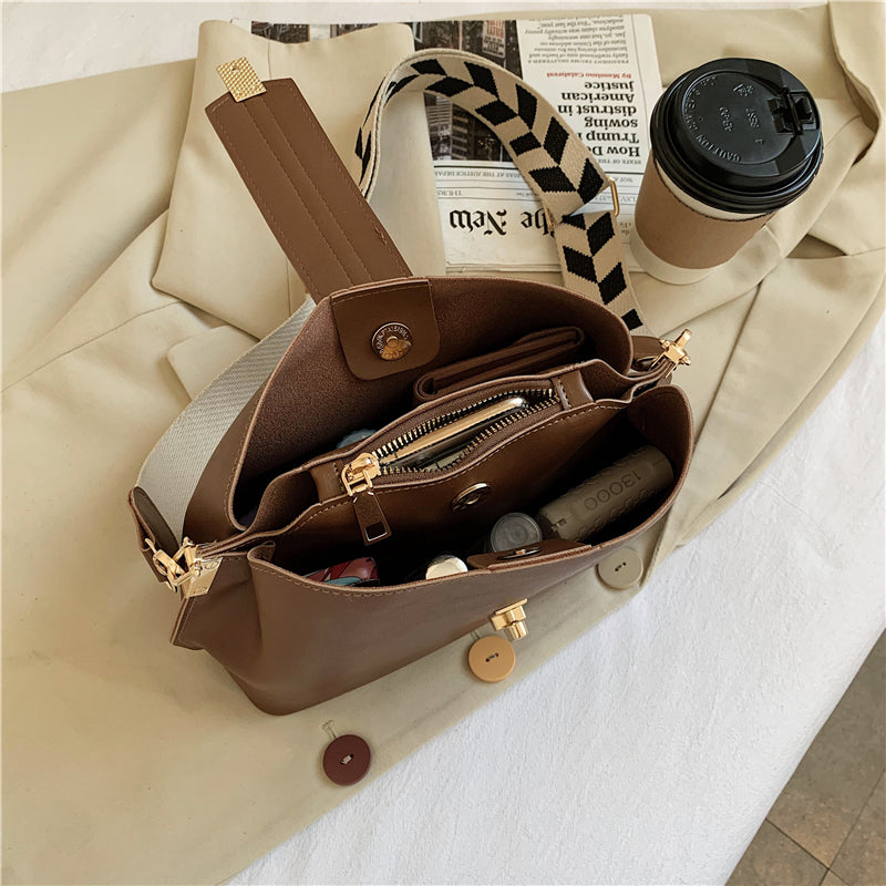 Carlotta Retro Eimertasche für Vintage-Looks mit modernem Flair