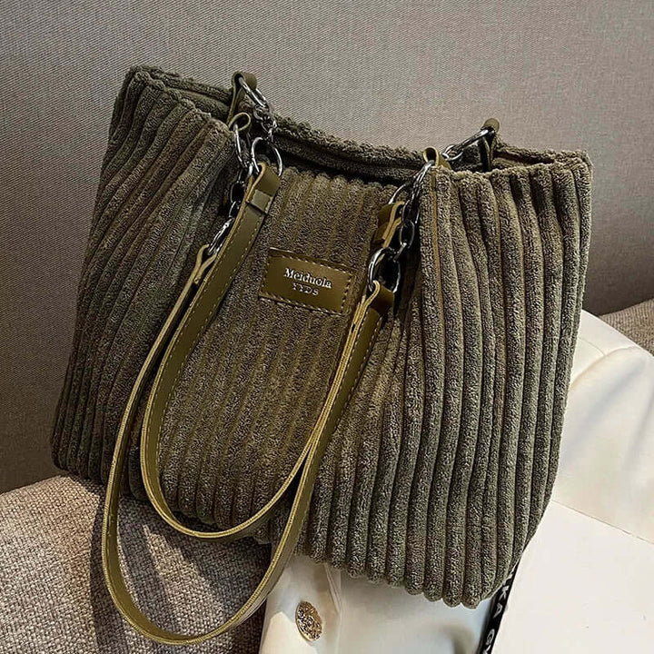 Samt-Tasche mit Reißverschluss für stilvollen Komfort unterwegs