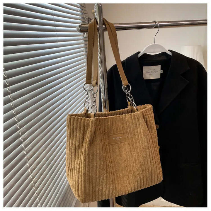 Samt-Tasche mit Reißverschluss für stilvollen Komfort unterwegs