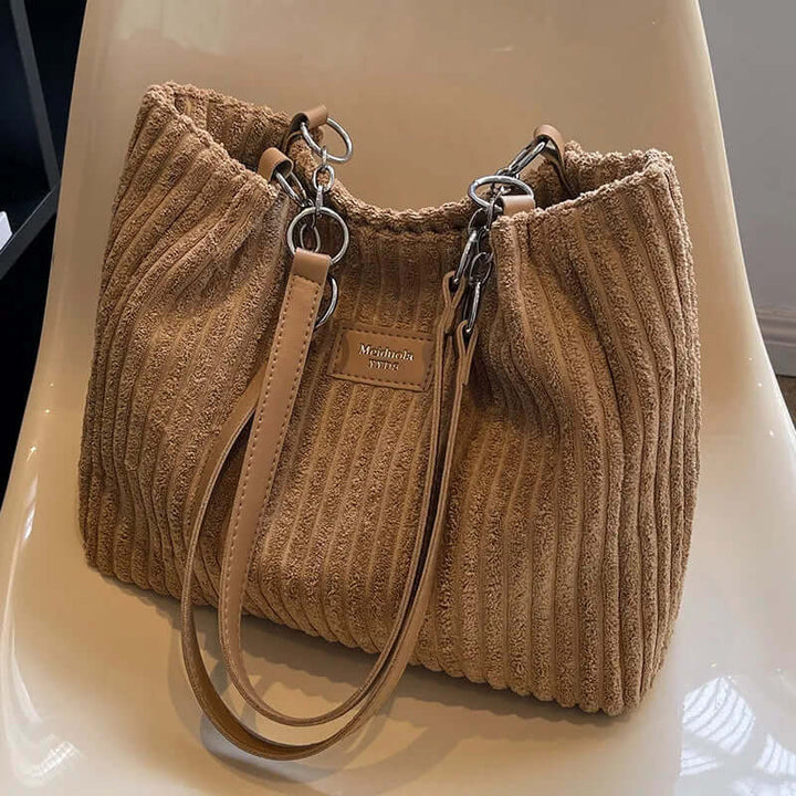 Samt-Tasche mit Reißverschluss für stilvollen Komfort unterwegs