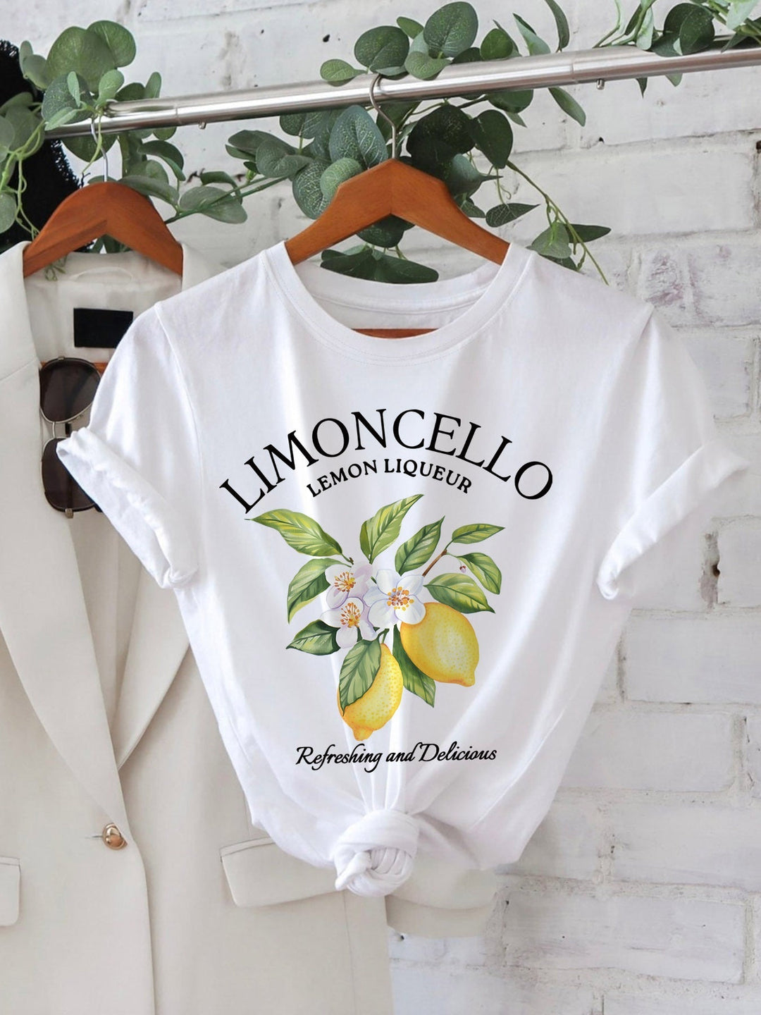 Claudia | T-Shirt mit Zitronen-Buchstabenprint