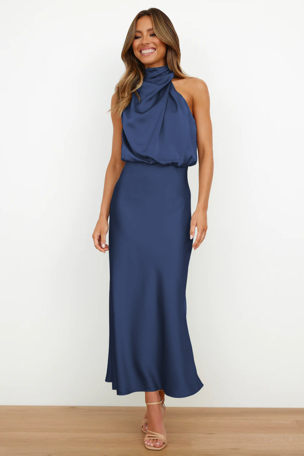 Verona | Elegantes langes Satinkleid mit Glanz