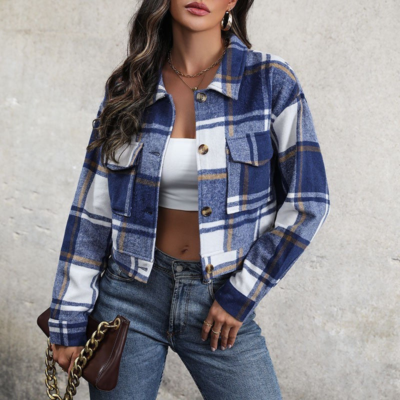 Gekürzte Jacke mit kariertem Revers