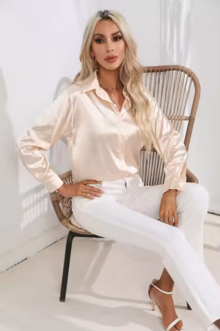 Satinbluse mit langen Ärmeln und elegant schimmerndem Glanz