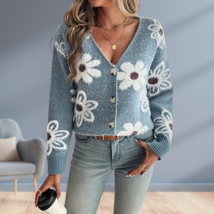 Daisy Dream | Warme Strickjacke mit Blumendetail