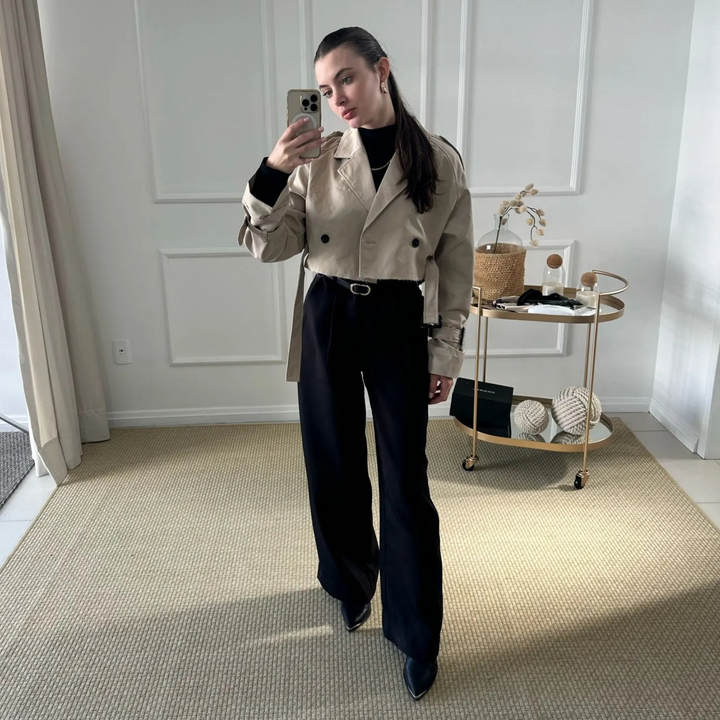 Aria | Kurzer Trenchcoat im modernen Designstil