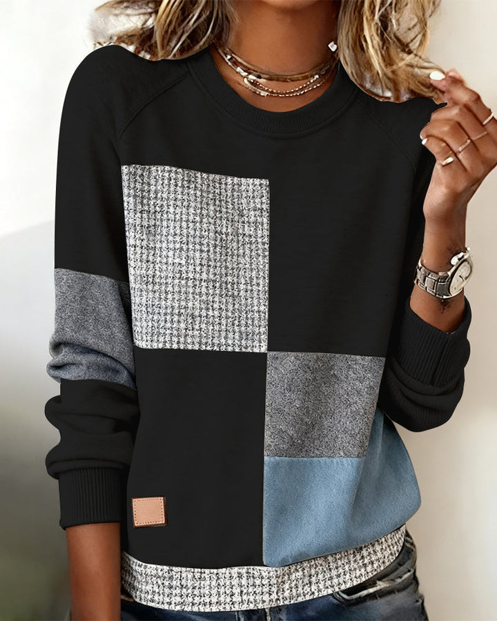 Julia | Casual Damen Pullover modern & farbig getragen