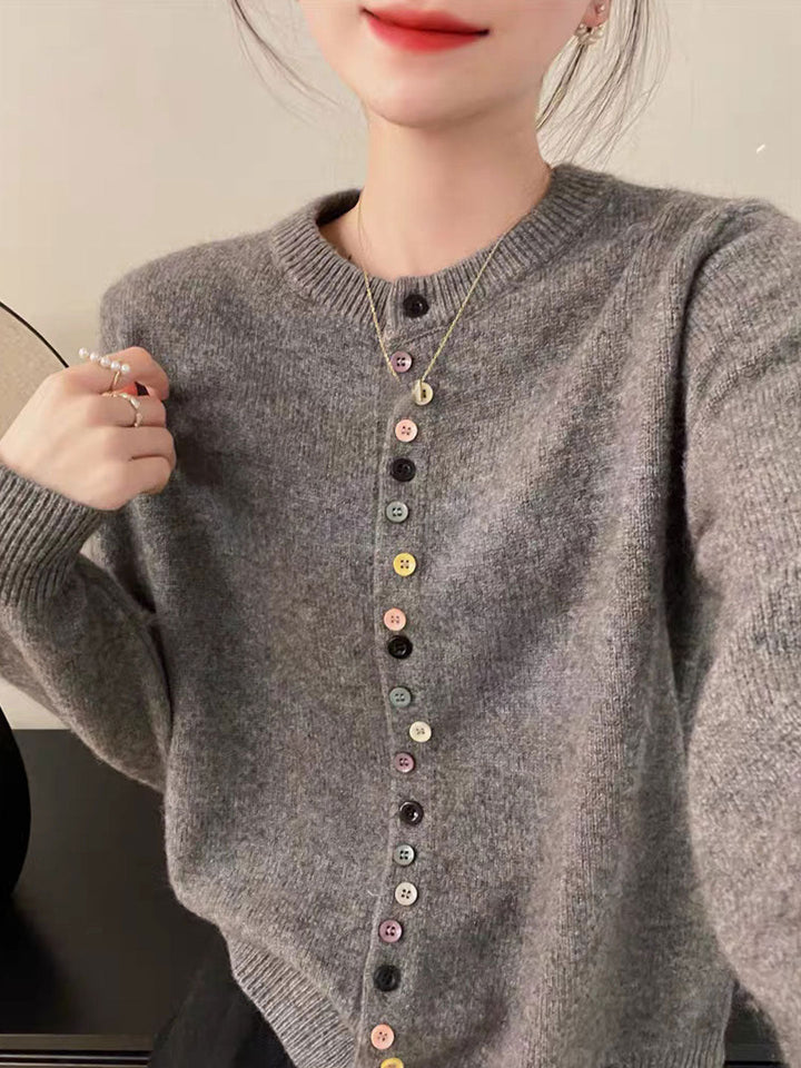 Livia | Zeitlose Strickjacke mit dezentem Design