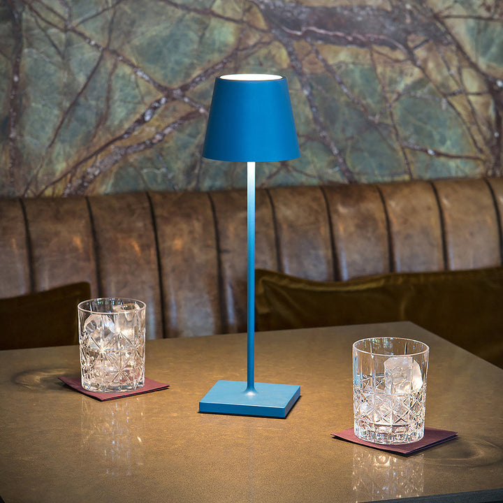 Verstellbare hohe Tischlampe für stilvolle Beleuchtung