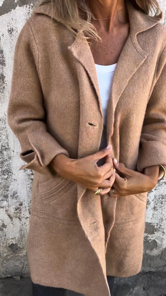 Olivia | Langer Mantel mit Aufschlägen für den Herbst