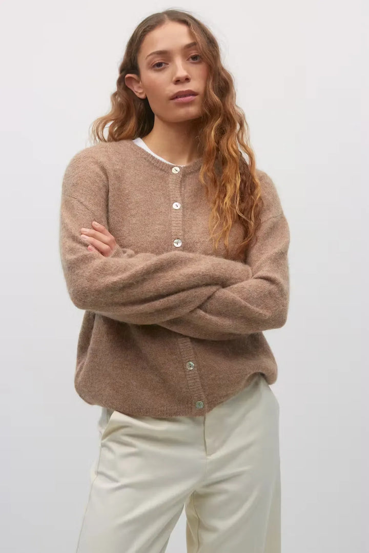 Nora | Gestrickter Cardigan für gemütliche Tage