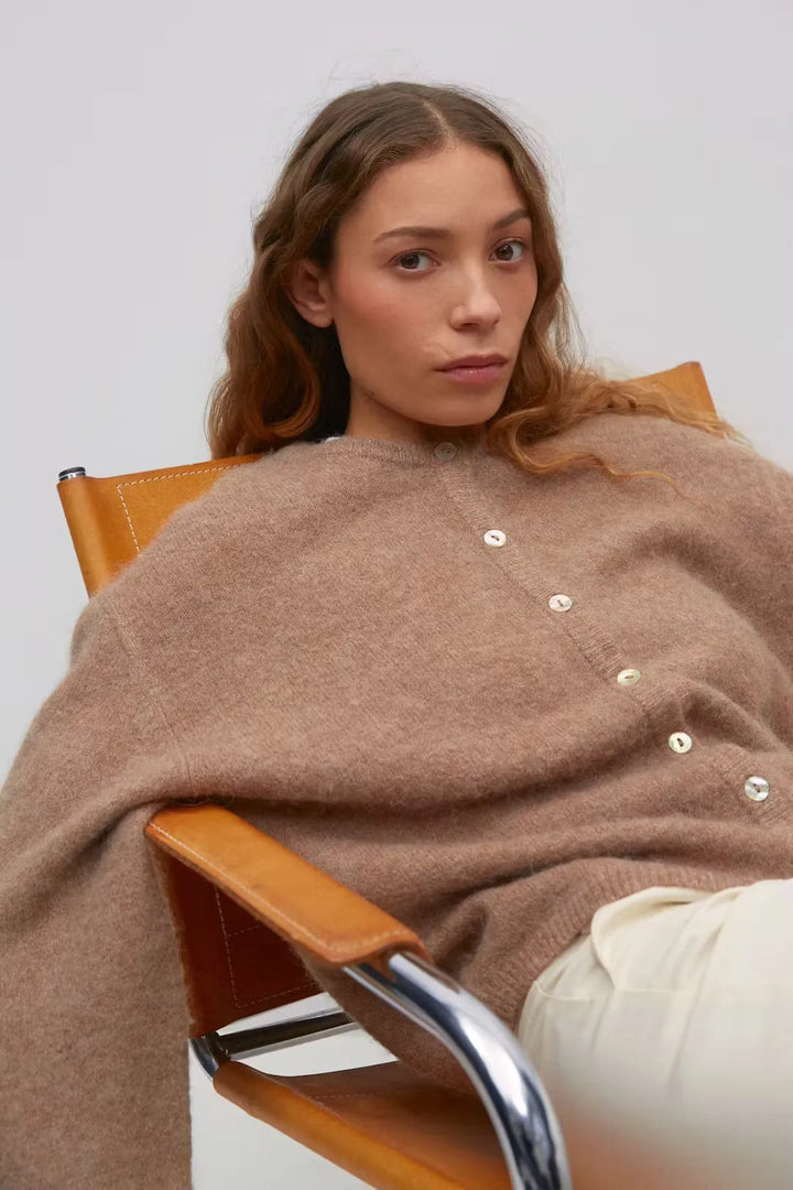 Nora | Gestrickter Cardigan für gemütliche Tage
