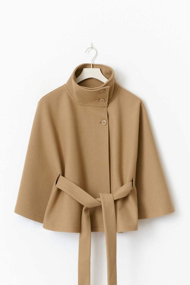 Sophie | Elegante Jacke Damen mit High-Neck & Gürtel