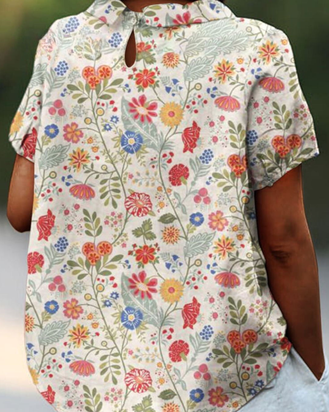 Sally | Süße Bluse mit pastoralem Blumenmuster