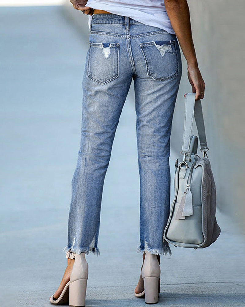 Clara | Slim Fit Damenjeans mit Rissen und ausgefransten Kanten