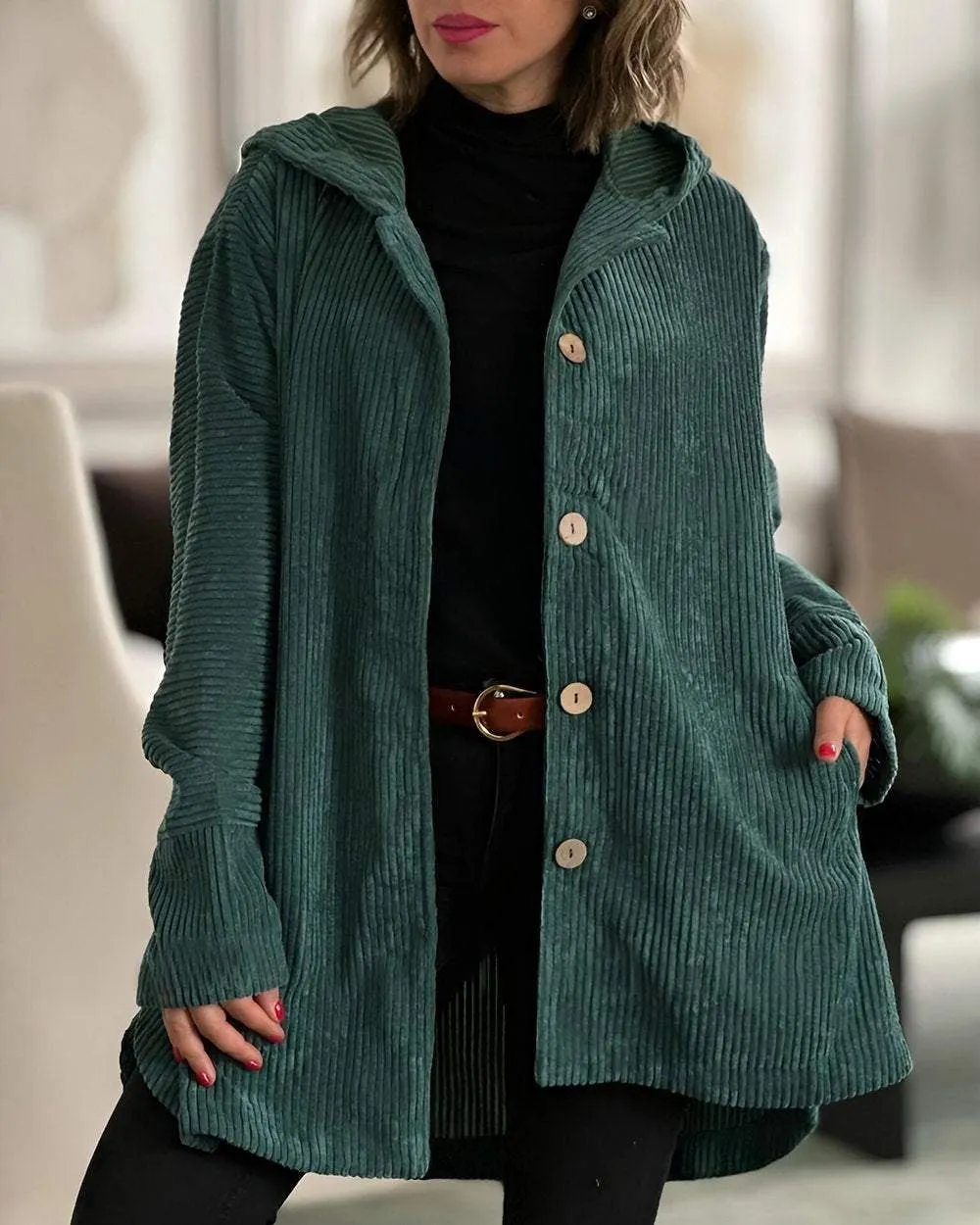 Gefütterte Kordjacke mit Kapuze für kalte Tage