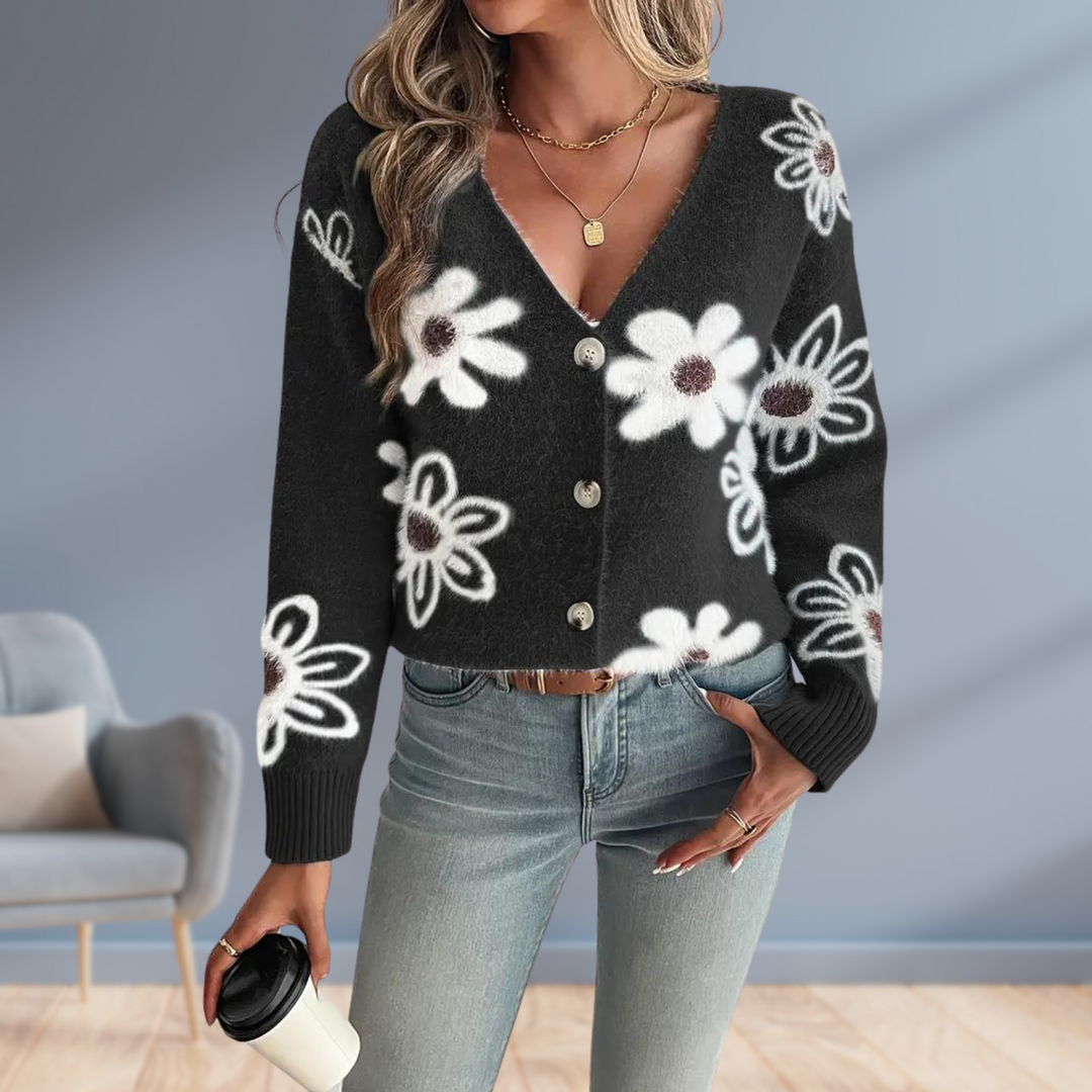 Daisy Dream | Warme Strickjacke mit Blumendetail