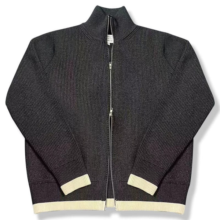 Warme Strickjacke mit Reißverschluss und hohem Rollkragen