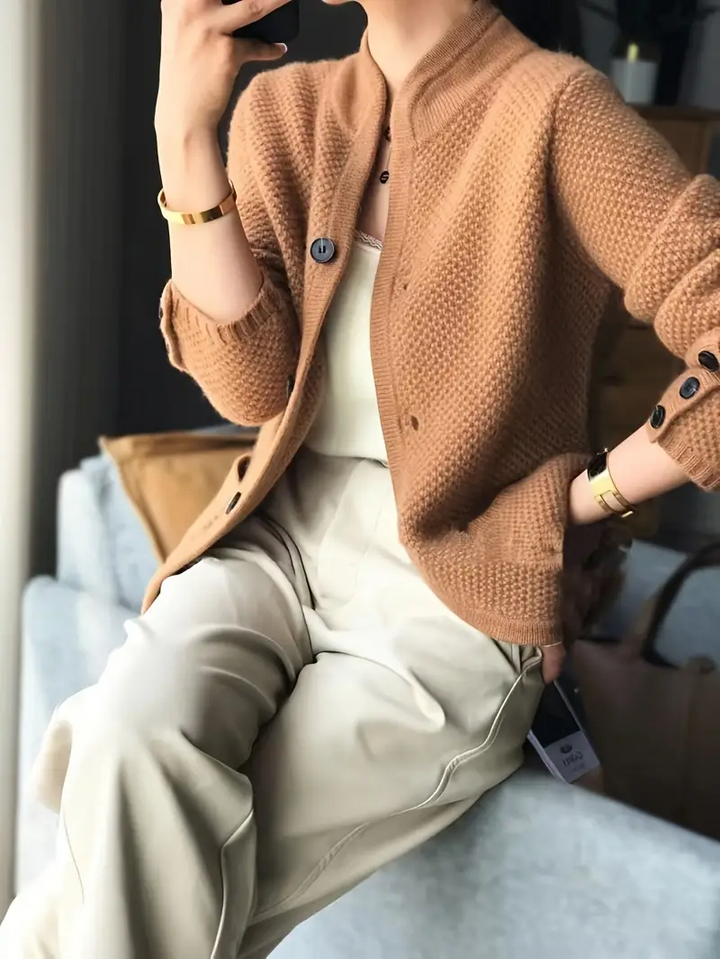 Felicia | Zeitlose Strickjacke für jeden Anlass