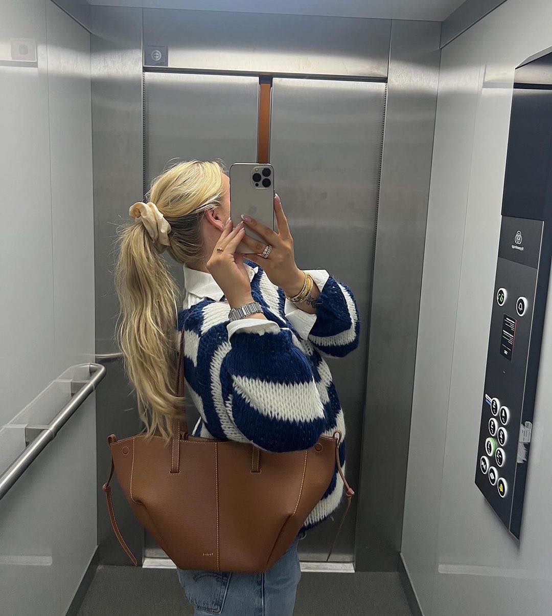 Alina | Lässiger gestreifter Damen-Strickpullover