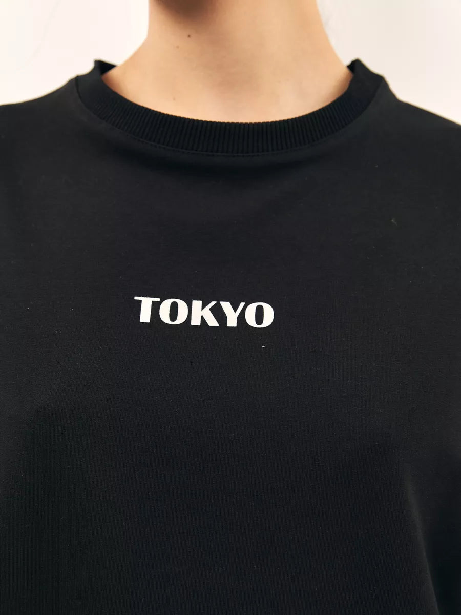 Lässiges Hemd aus bedruckter Baumwolle in Übergröße mit Tokio-Grafik