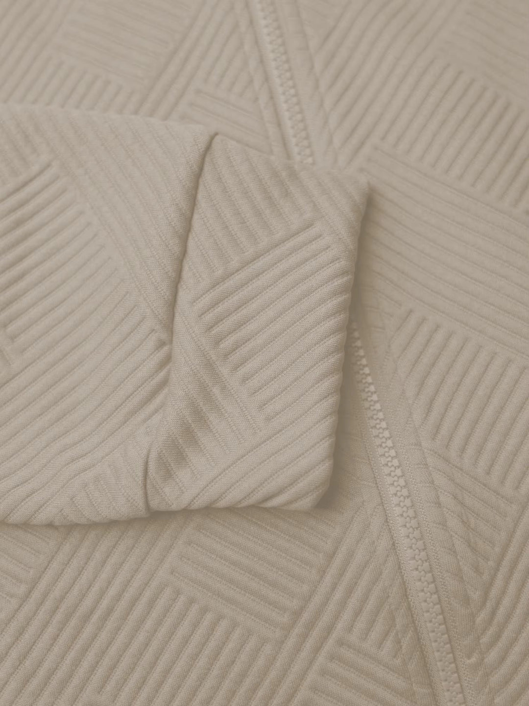 Tessa | Damenjacke mit Reißverschluss und feinem Muster