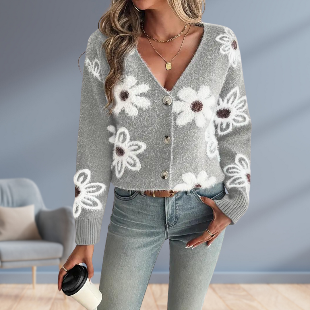 Daisy Dream | Warme Strickjacke mit Blumendetail