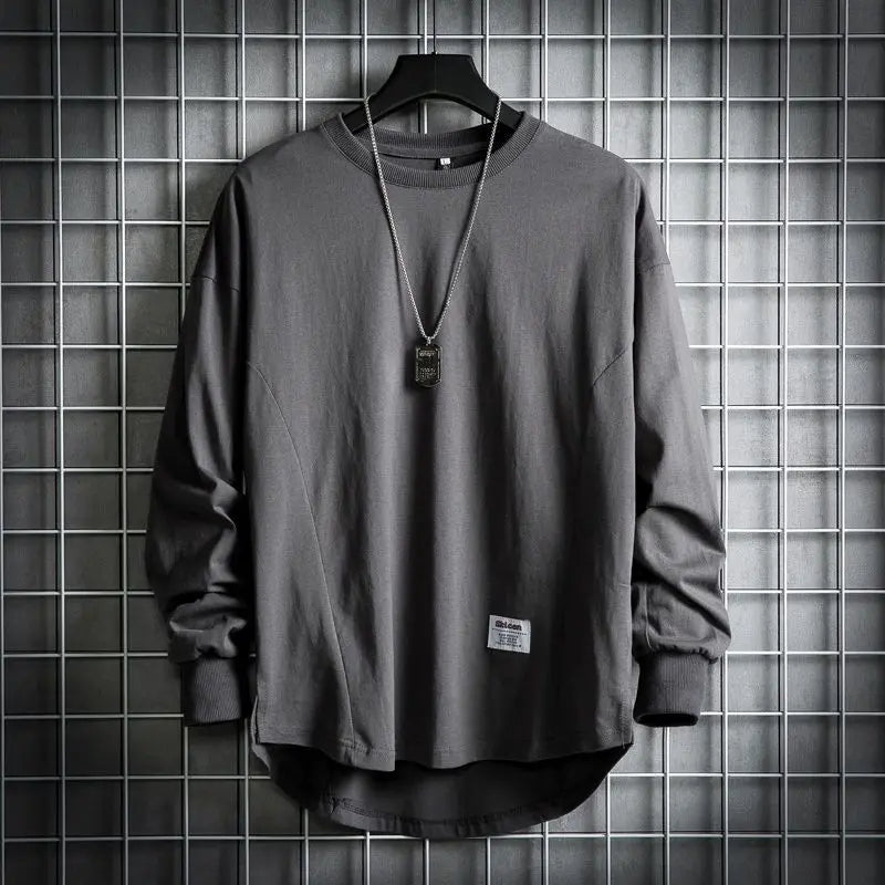 Jakob Pullover mit fallendem Saum und Komfort