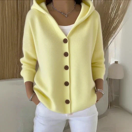 Amira | Trendige Strickjacke mit Kapuze im modernen Look