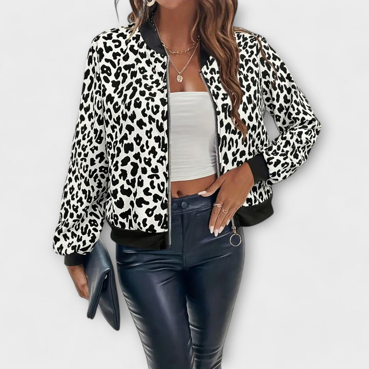 Sophie | Auffällige Damen Jacke im Leopardenstil