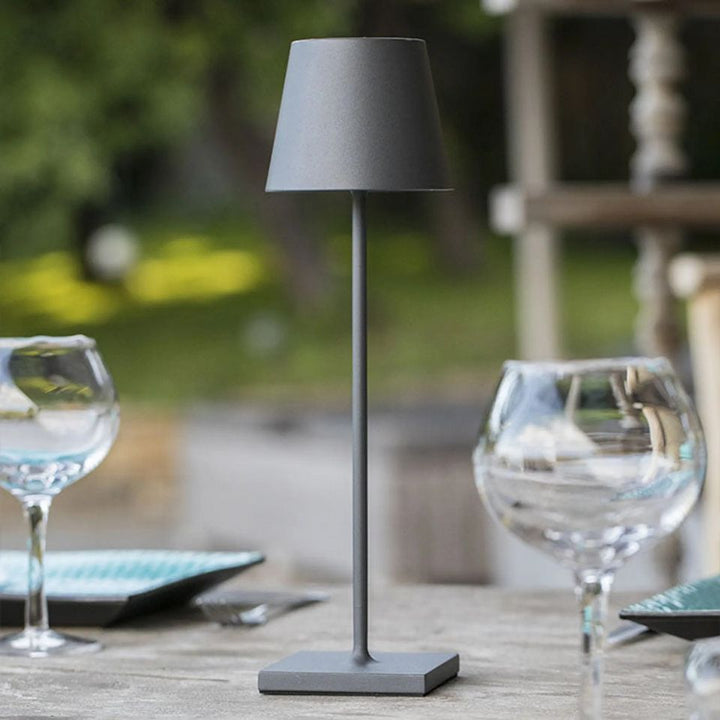 Verstellbare hohe Tischlampe für stilvolle Beleuchtung
